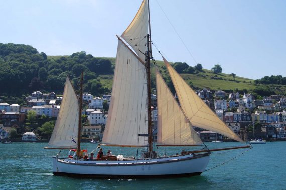 Escape sailing in dartmouth yacht holiday